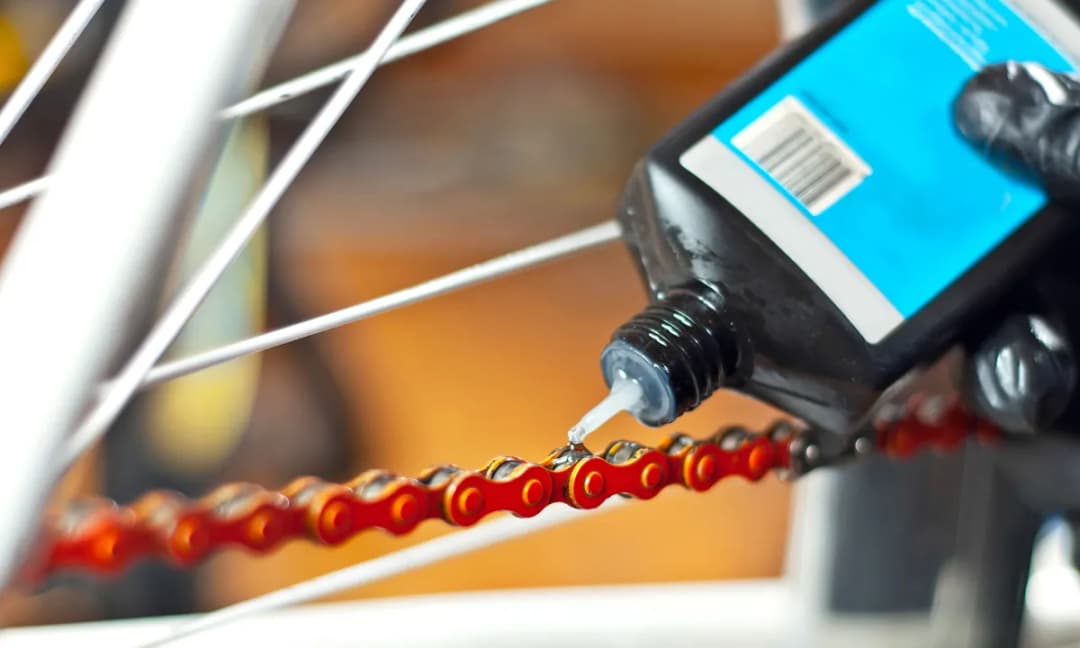 Jak naoliwić łańcuch w rowerze - wybierz najlepszy smar i uniknij problemów