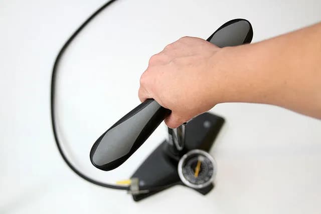 Jakie ciśnienie w kołach od roweru, aby uniknąć nieprzyjemności?