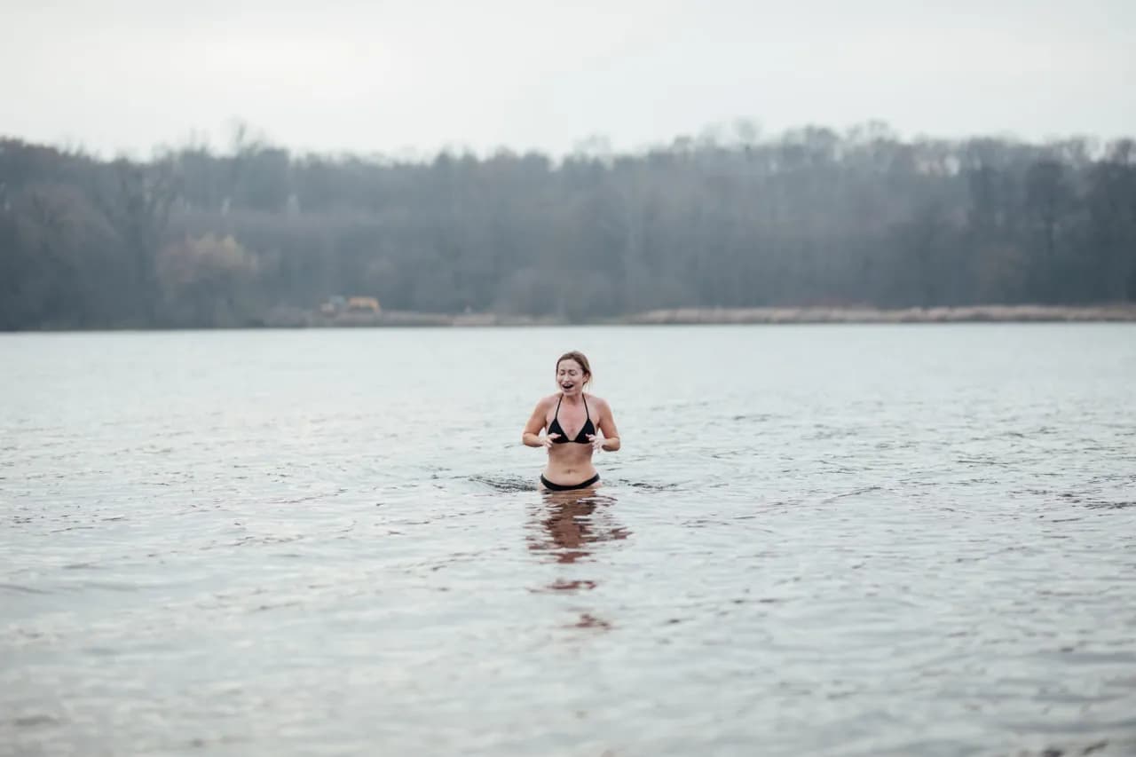 Po co rozgrzewka przed morsowaniem? Klucz do bezpiecznego wejścia do wody