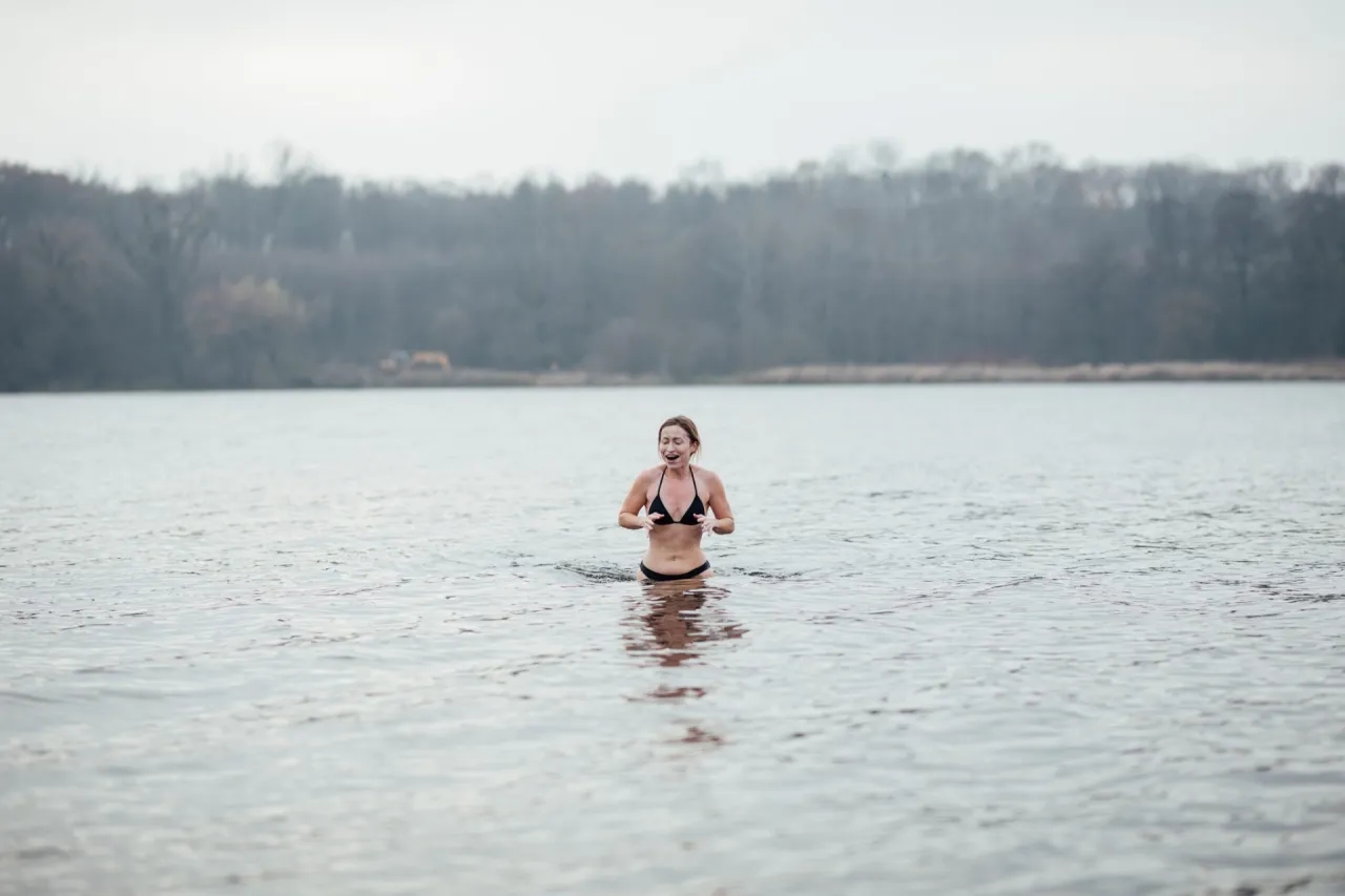 Po co rozgrzewka przed morsowaniem? Klucz do bezpiecznego wejścia do wody