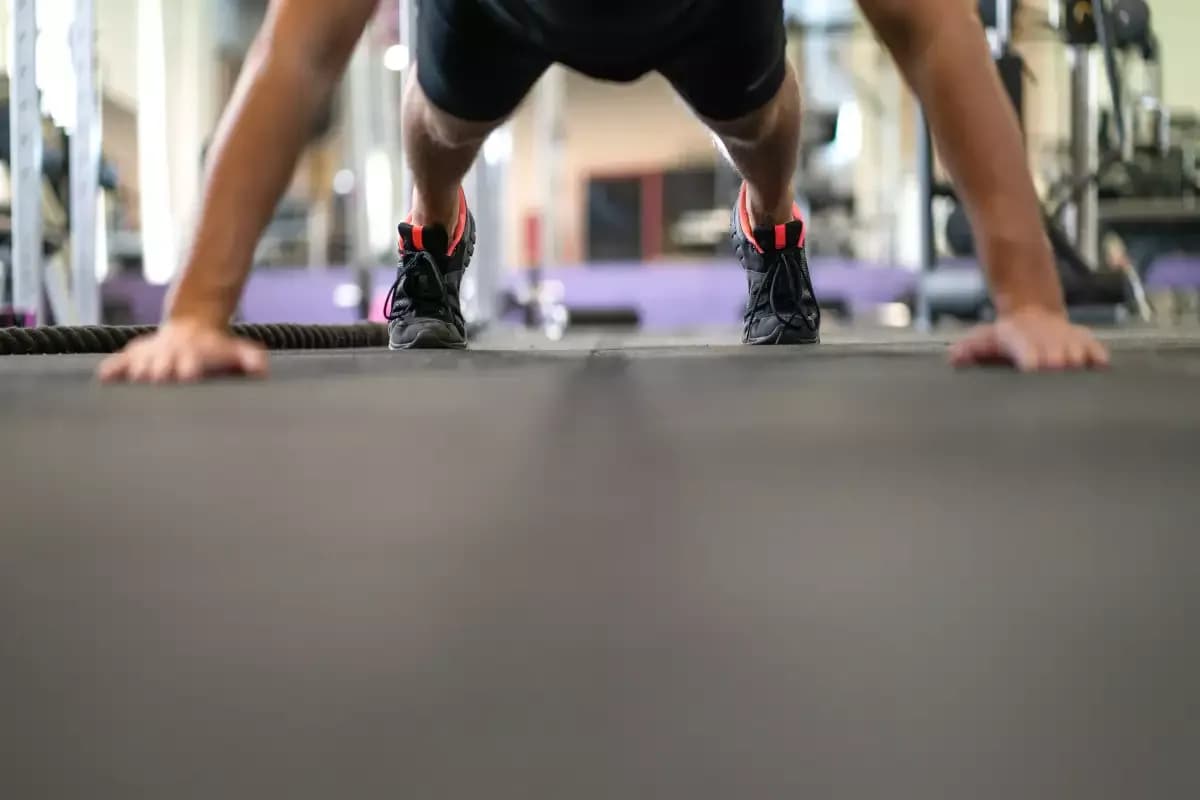 Trening FBW co to? Poznaj korzyści i ćwiczenia dla każdego